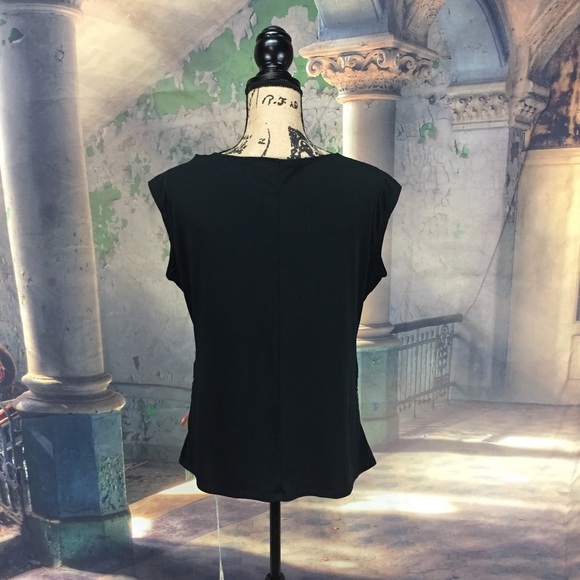 Sleeveless Blouse - Picture 3 of 4